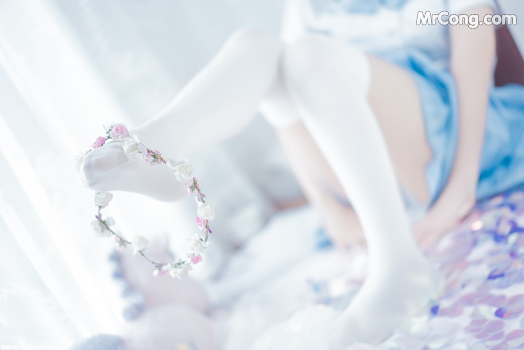 [MTCos] 喵糖映画 Vol.019: 蓝白梦幻少女 (46 images)
