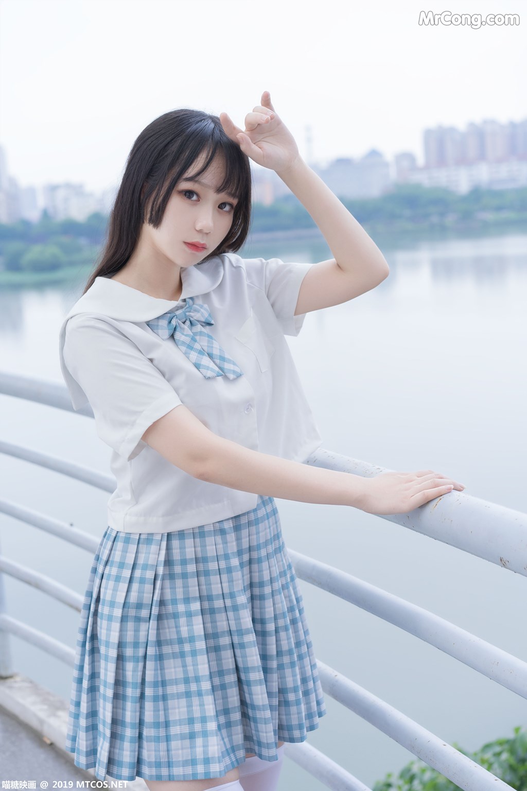 [MTCos] 喵糖映画 Vol.015: 半度度度喵 白丝格子裙 (43 images)