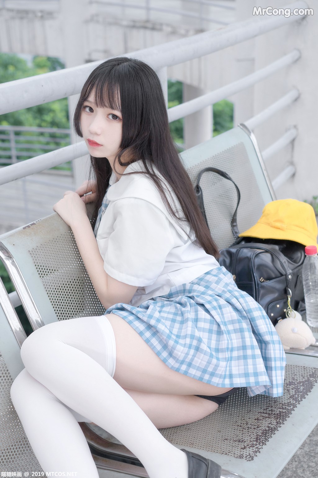 [MTCos] 喵糖映画 Vol.015: 半度度度喵 白丝格子裙 (43 images)
