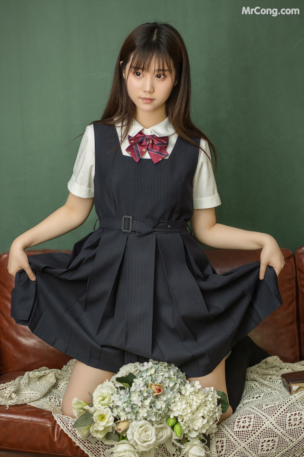 [MTCos] 喵糖映画 Vol.004: 镜酱 文静学妹 (40 images)
