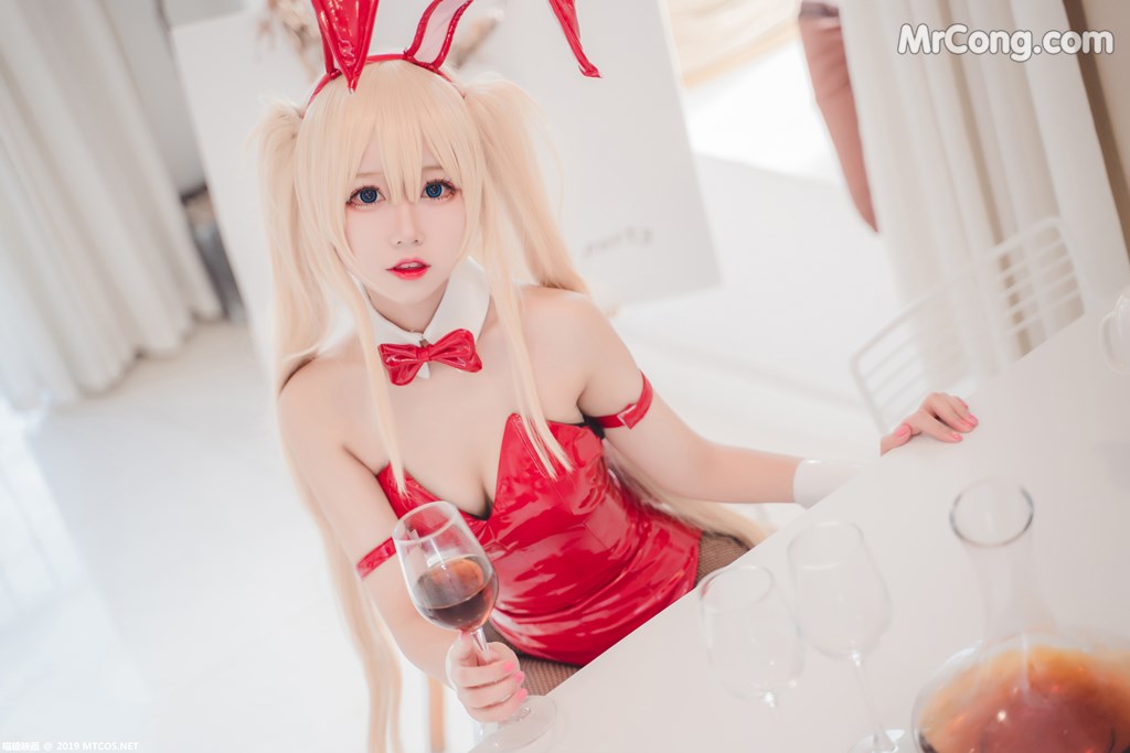 [MTCos] 喵糖映画 Vol.021: 黑网袜红色兔女郎 (40 images)