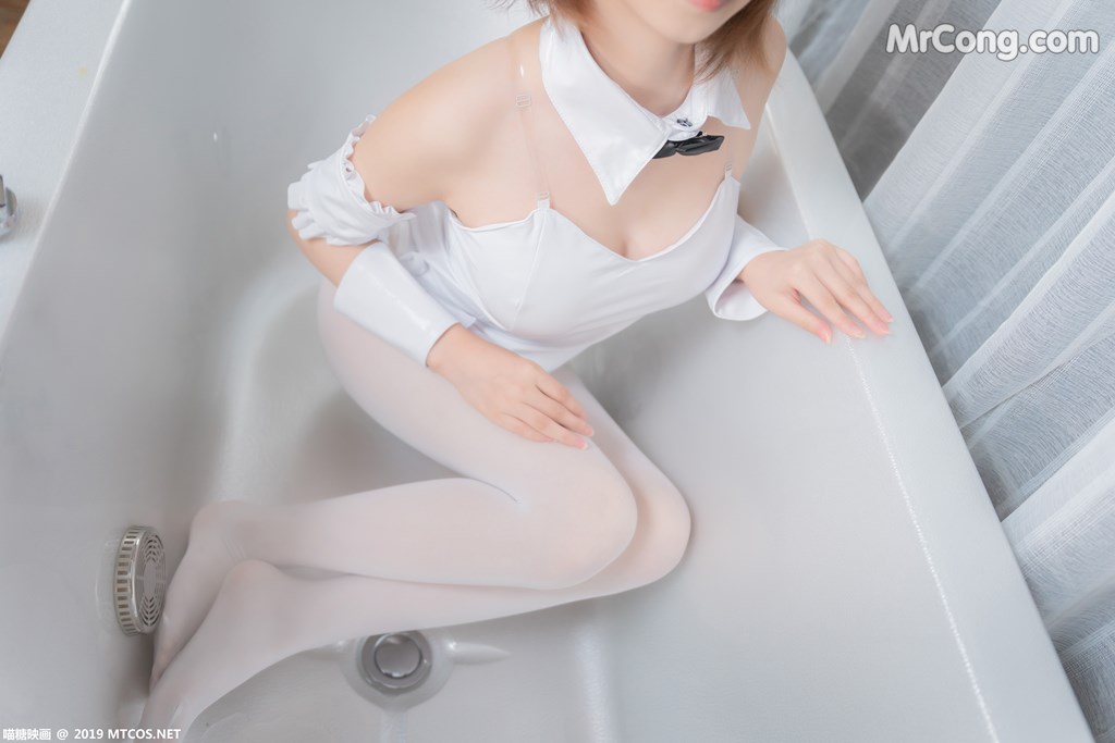 [MTCos] 喵糖映画 Vol.041: 白色兔女郎 (42 images)