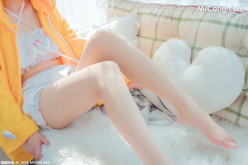 [MTCos] 喵糖映画 Vol.032: 猫君君_MaoJun 贪睡天使楙 (40 images)