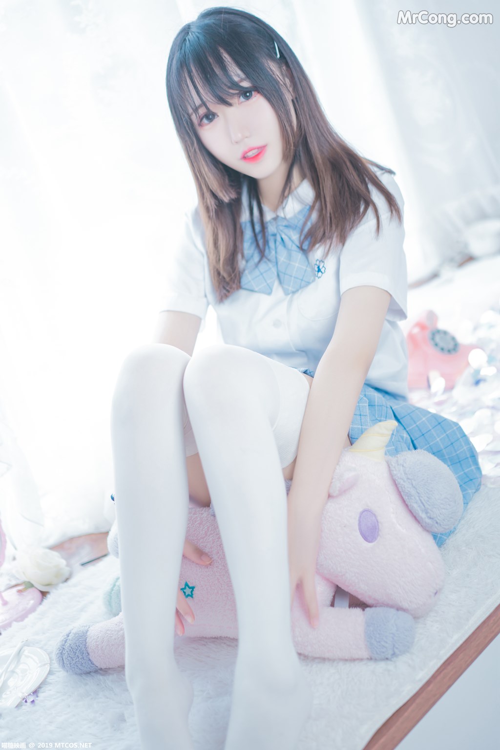 [MTCos] 喵糖映画 Vol.019: 蓝白梦幻少女 (46 images)
