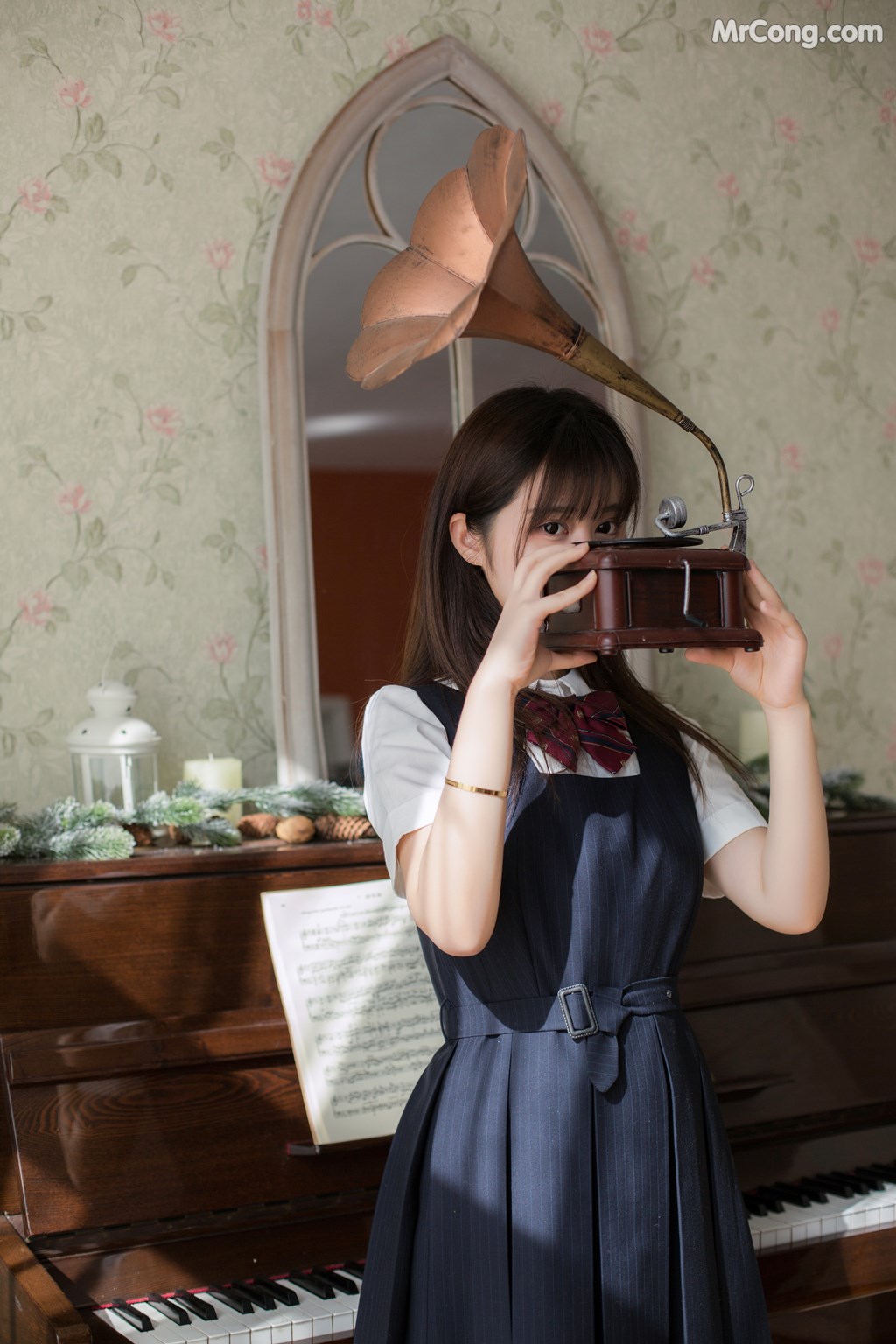 [MTCos] 喵糖映画 Vol.004: 镜酱 文静学妹 (40 images)