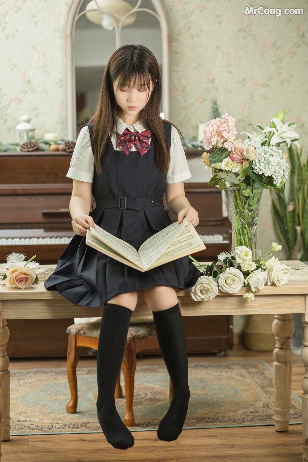 [MTCos] 喵糖映画 Vol.004: 镜酱 文静学妹 (40 images)