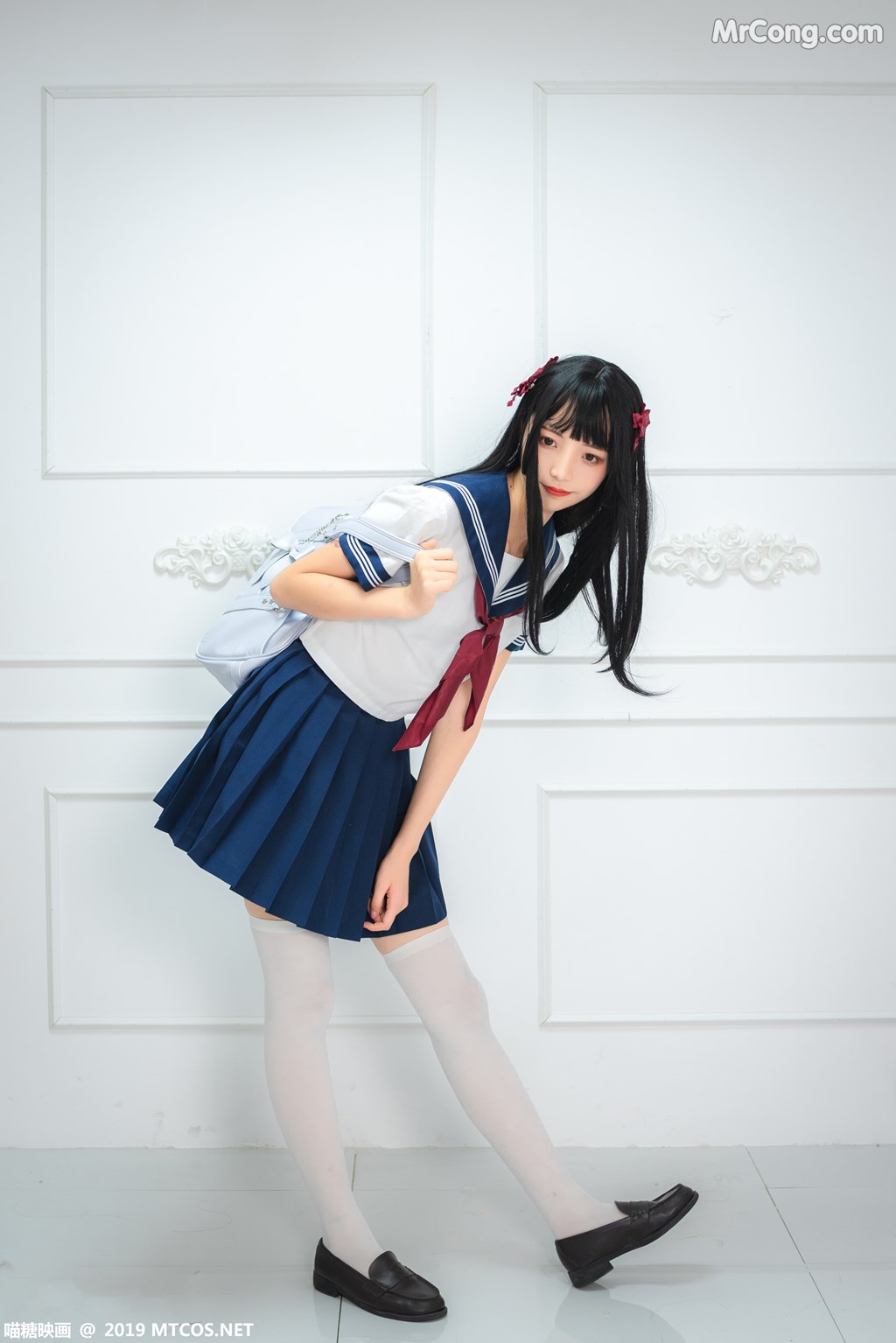 [MTCos] 喵糖映画 Vol.012: 蓝白水手服 (44 images)