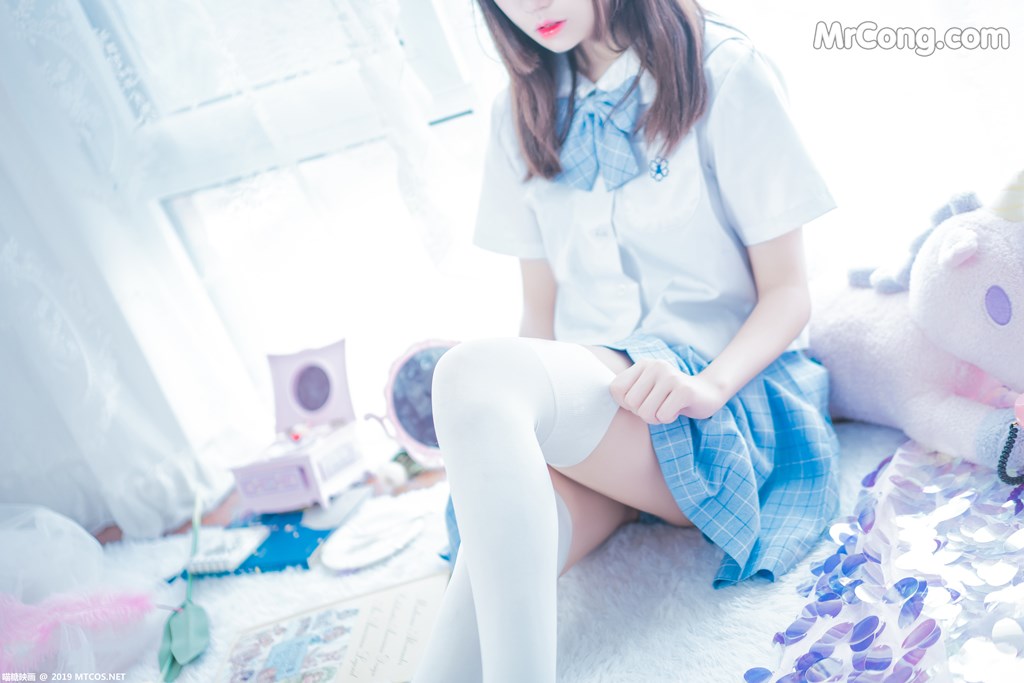 [MTCos] 喵糖映画 Vol.019: 蓝白梦幻少女 (46 images)