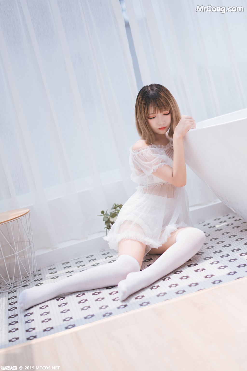 [MTCos] 喵糖映画 Vol.025: 白色の物语 (42 images)