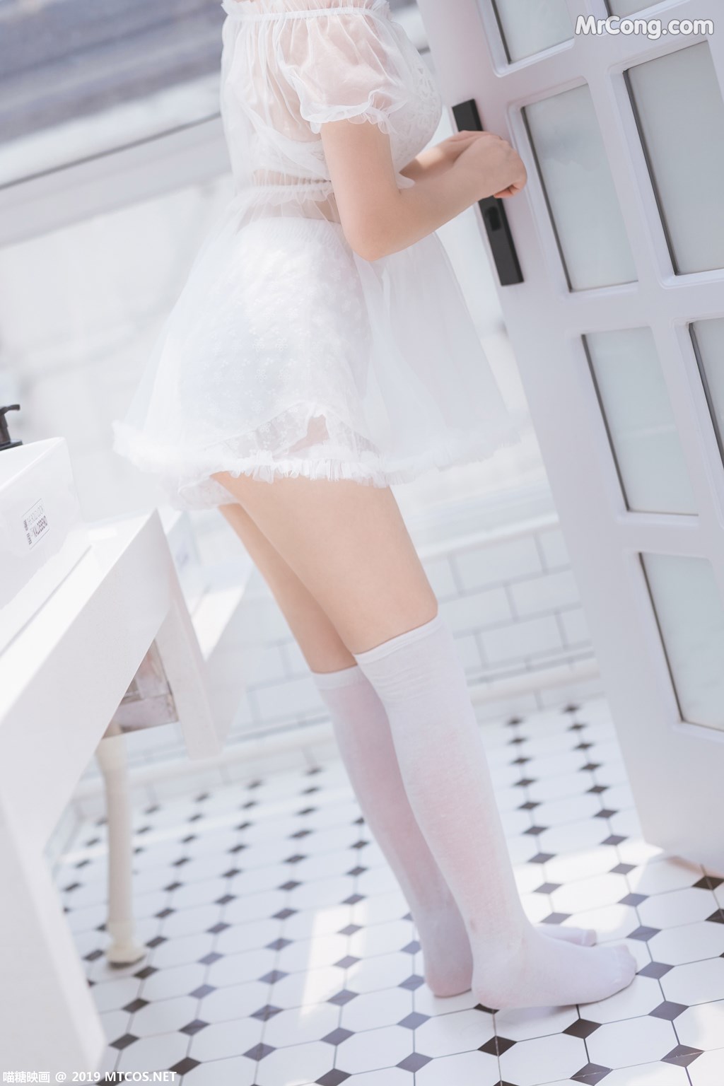 [MTCos] 喵糖映画 Vol.025: 白色の物语 (42 images)