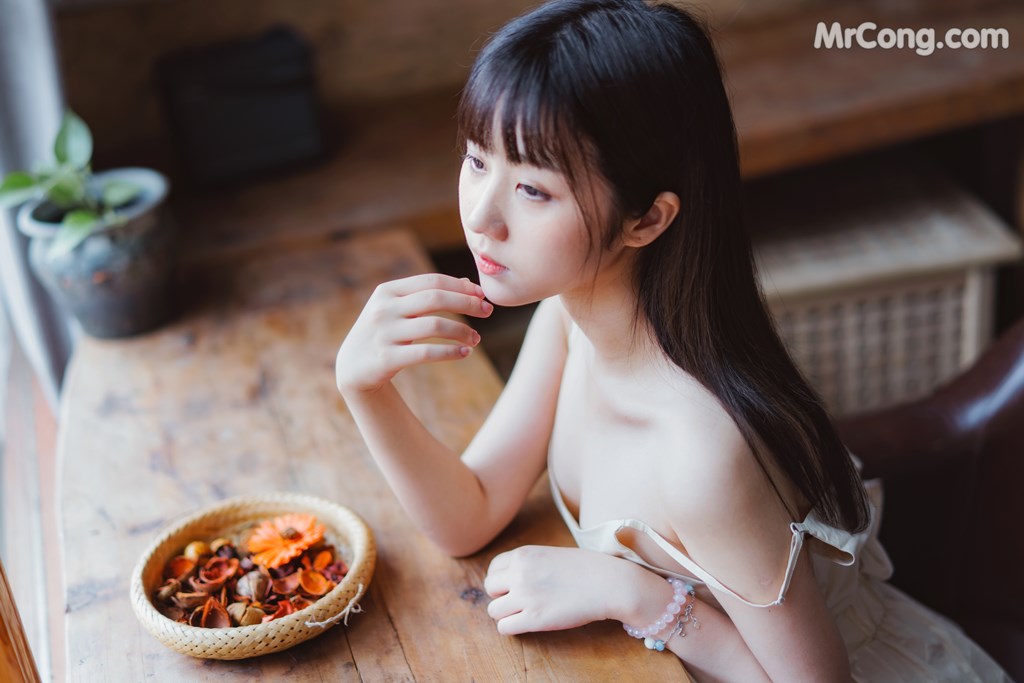 [MTCos] 喵糖映画 Vol.005: 镜酱 青涩的性感 (34 images)