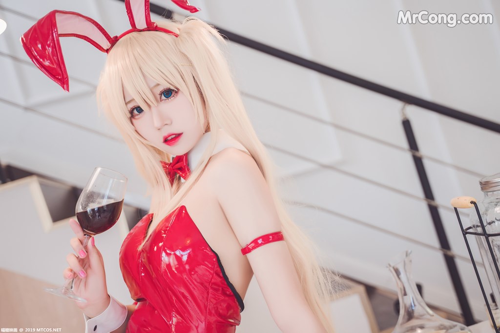 [MTCos] 喵糖映画 Vol.021: 黑网袜红色兔女郎 (40 images)