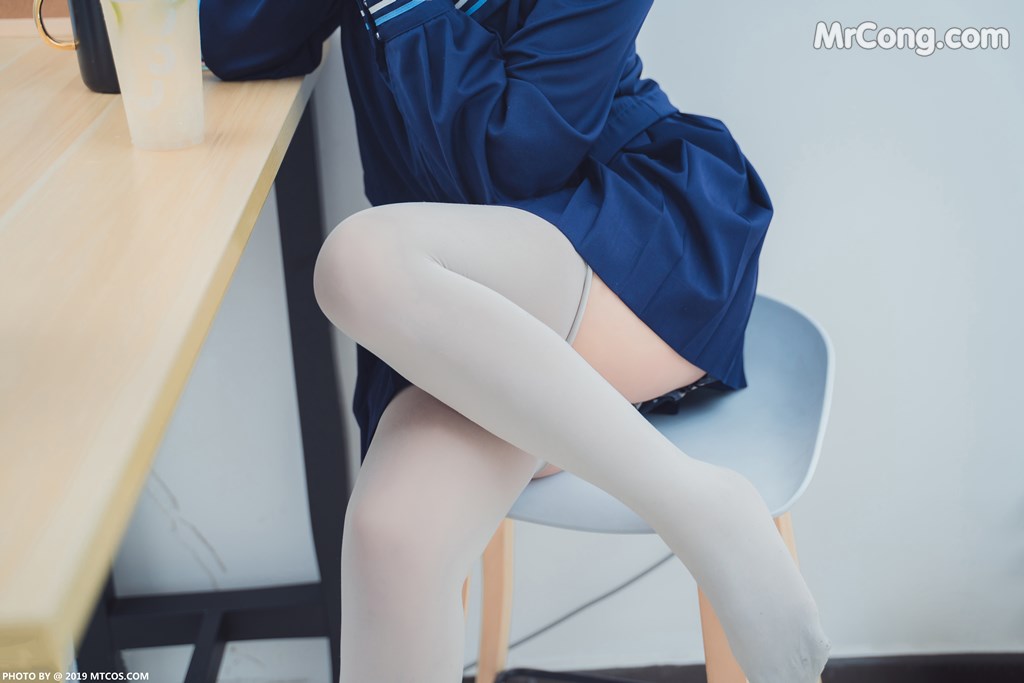[MTCos] 喵糖映画 Vol.010: 大眼JK妹 (40 images)