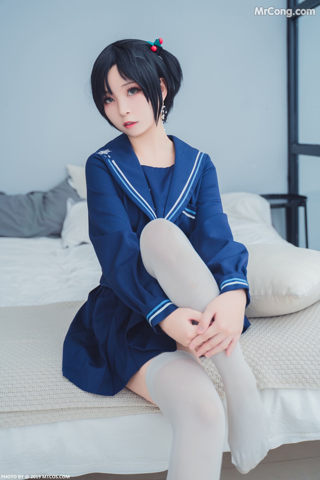 [MTCos] 喵糖映画 Vol.010: 大眼JK妹 (40 images)