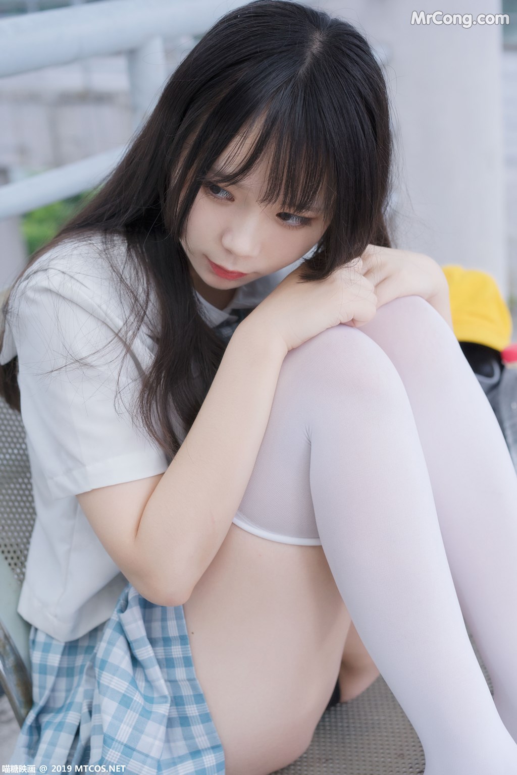 [MTCos] 喵糖映画 Vol.015: 半度度度喵 白丝格子裙 (43 images)