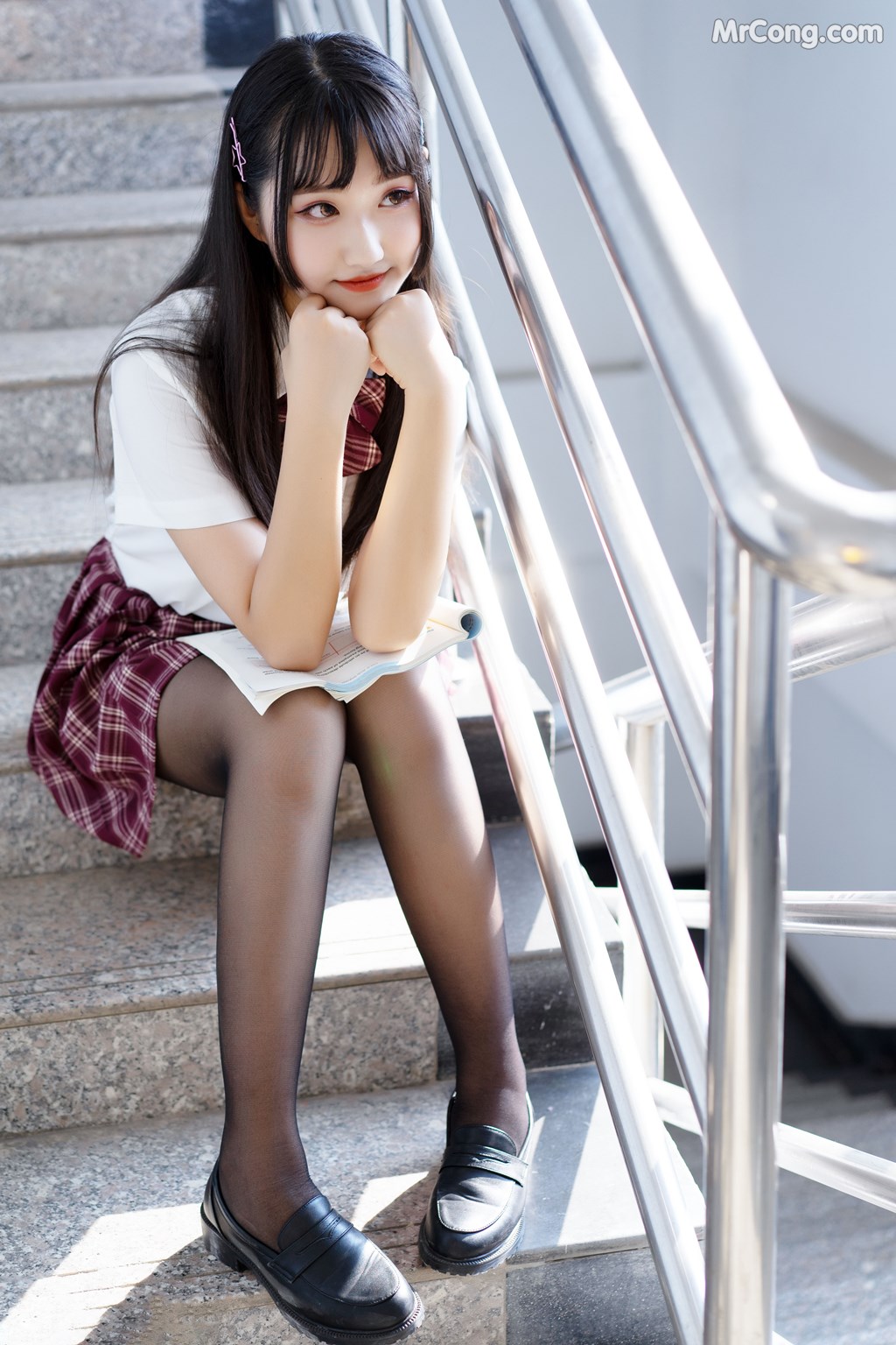 [MTCos] 喵糖映画 Vol.023: 长发JK萌妹 (44 images)