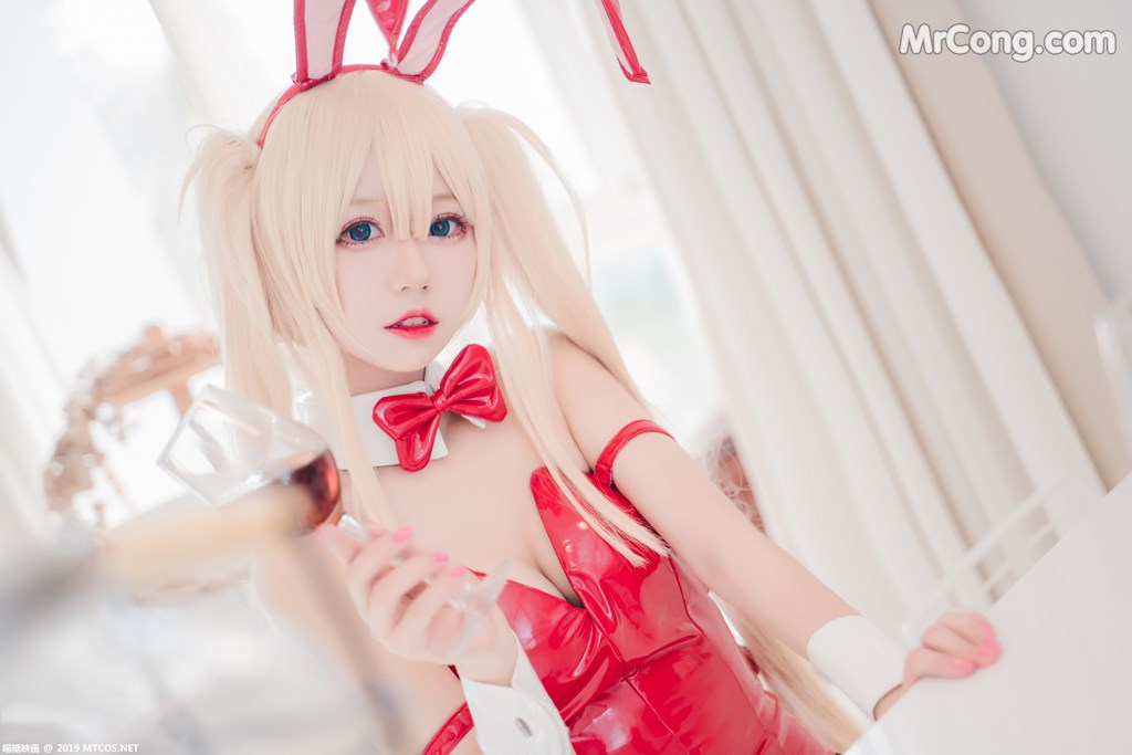 [MTCos] 喵糖映画 Vol.021: 黑网袜红色兔女郎 (40 images)