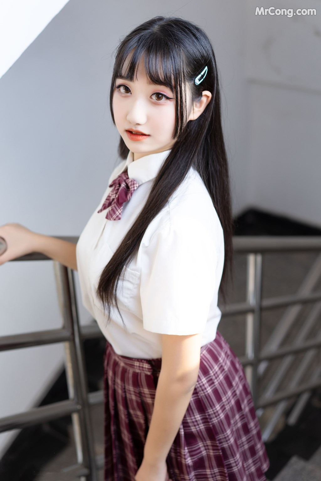 [MTCos] 喵糖映画 Vol.023: 长发JK萌妹 (44 images)