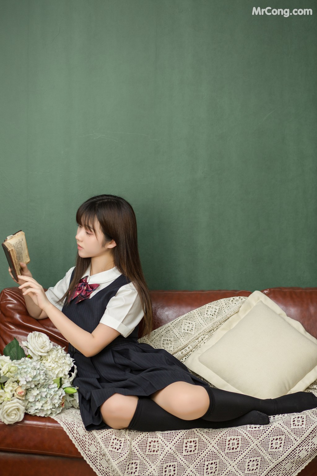 [MTCos] 喵糖映画 Vol.004: 镜酱 文静学妹 (40 images)