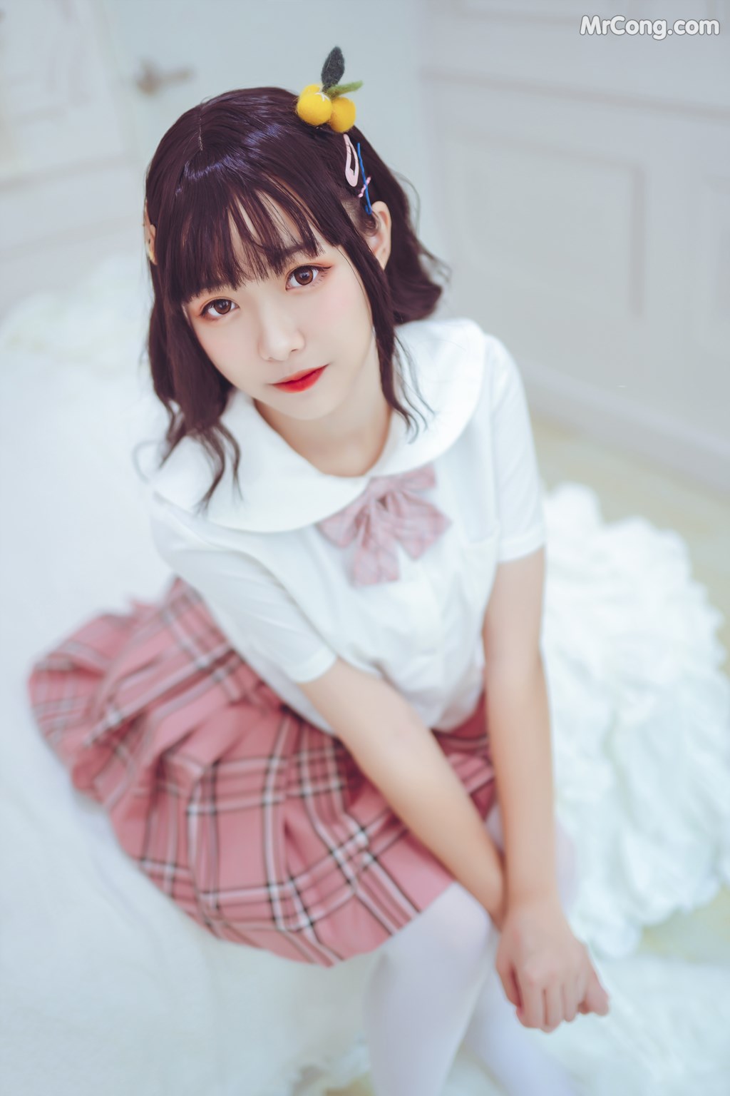 [MTCos] 喵糖映画 Vol.001: 绝对领域白丝过膝袜 (41 images)