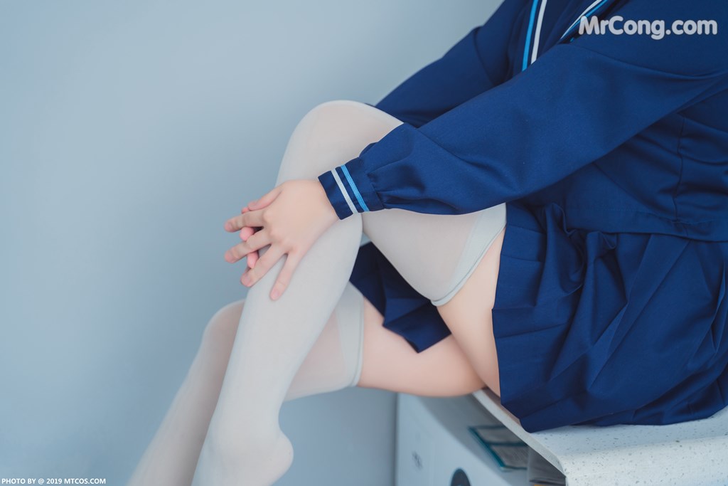 [MTCos] 喵糖映画 Vol.010: 大眼JK妹 (40 images)