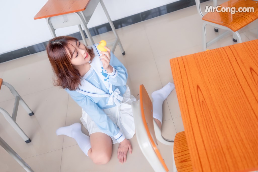 [MTCos] 喵糖映画 Vol.009: 小黄鸭与白丝 (43 images)
