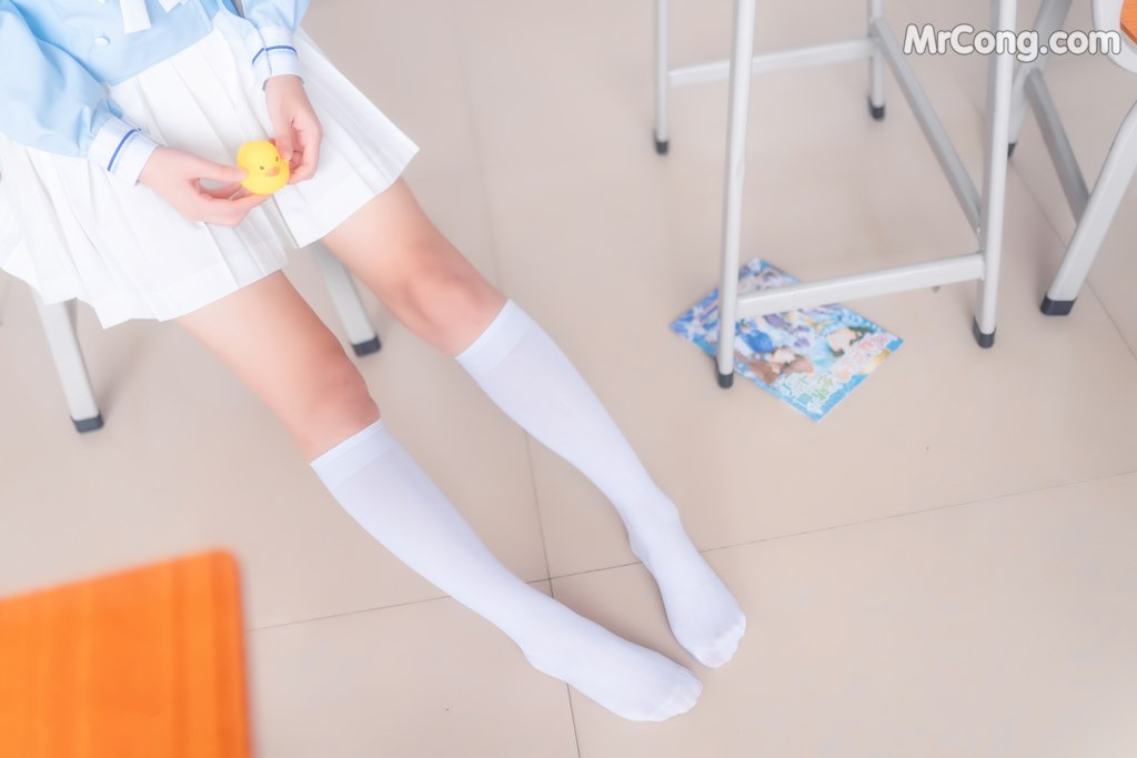 [MTCos] 喵糖映画 Vol.009: 小黄鸭与白丝 (43 images)