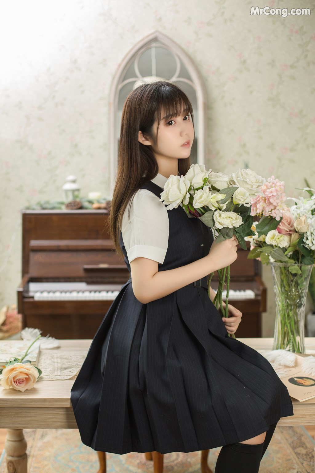 [MTCos] 喵糖映画 Vol.004: 镜酱 文静学妹 (40 images)