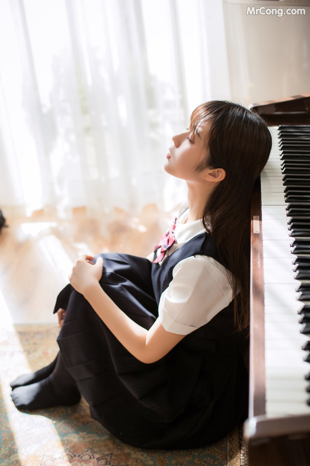 [MTCos] 喵糖映画 Vol.004: 镜酱 文静学妹 (40 images)
