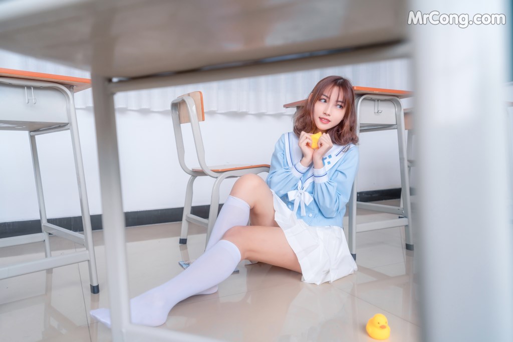 [MTCos] 喵糖映画 Vol.009: 小黄鸭与白丝 (43 images)