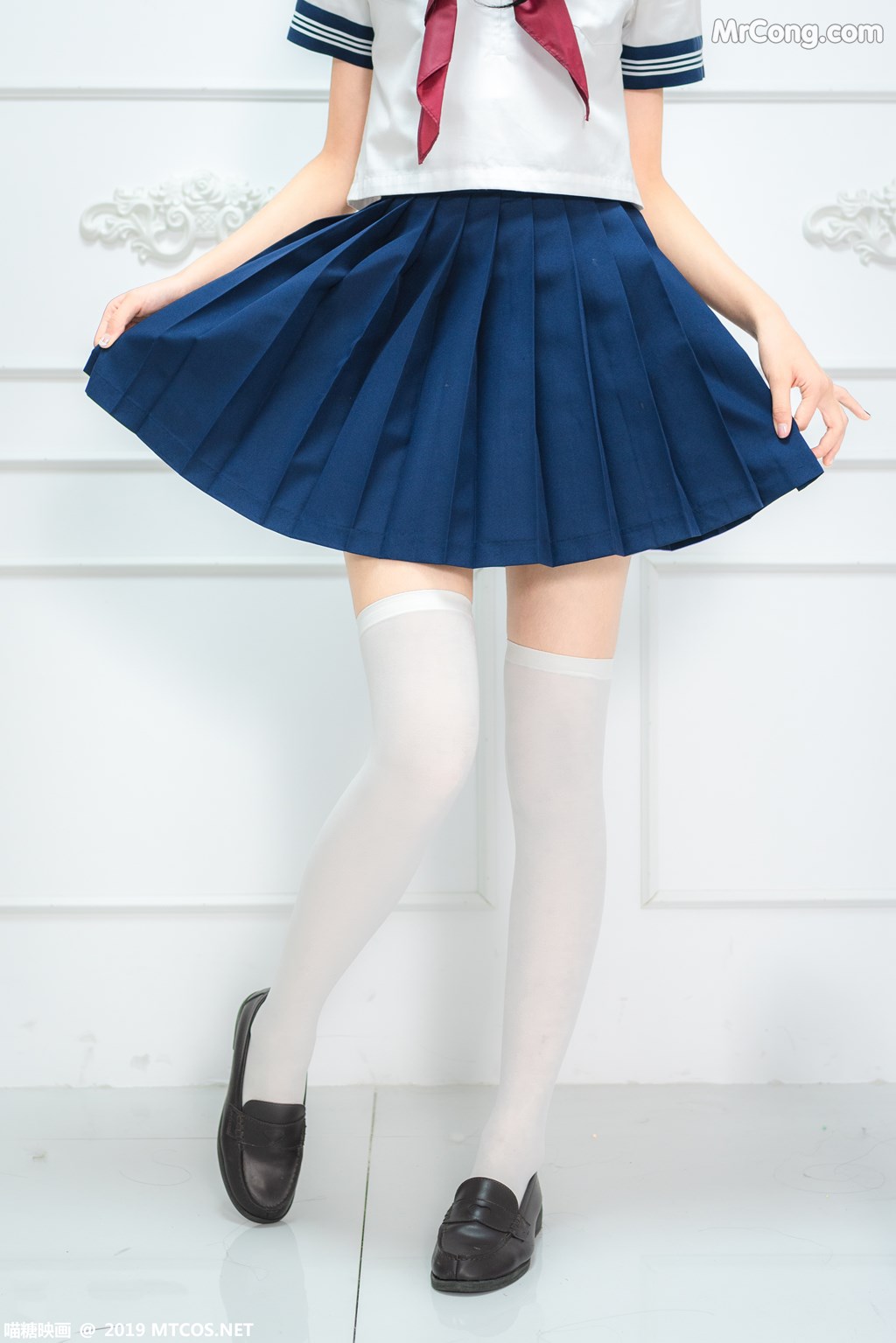 [MTCos] 喵糖映画 Vol.012: 蓝白水手服 (44 images)