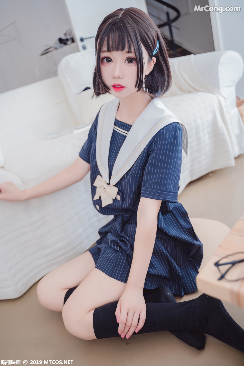 [MTCos] 喵糖映画 Vol.013: JK制服 (40 images)