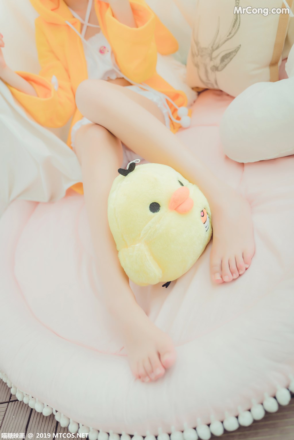 [MTCos] 喵糖映画 Vol.032: 猫君君_MaoJun 贪睡天使楙 (40 images) Cover Photo