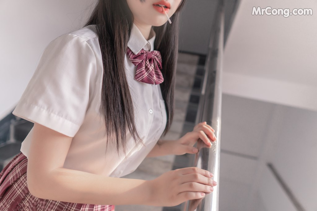 [MTCos] 喵糖映画 Vol.023: 长发JK萌妹 (44 images)
