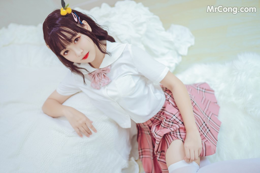 [MTCos] 喵糖映画 Vol.001: 绝对领域白丝过膝袜 (41 images)