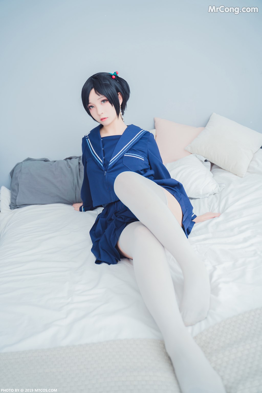 [MTCos] 喵糖映画 Vol.010: 大眼JK妹 (40 images)
