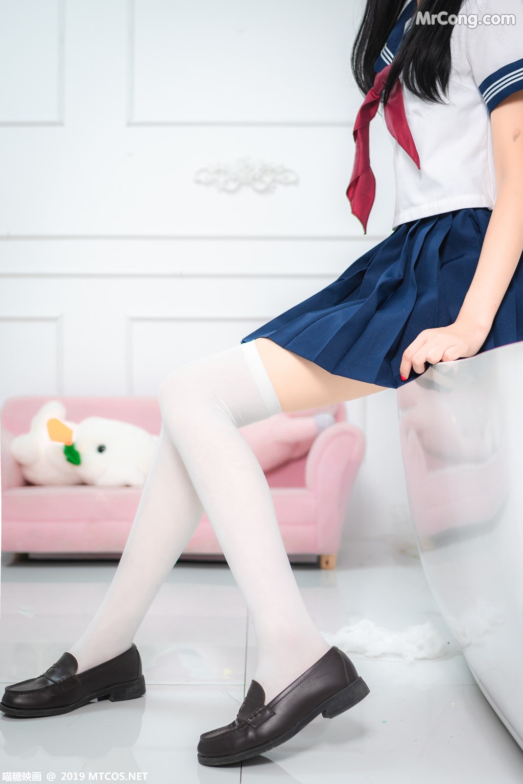 [MTCos] 喵糖映画 Vol.012: 蓝白水手服 (44 images)