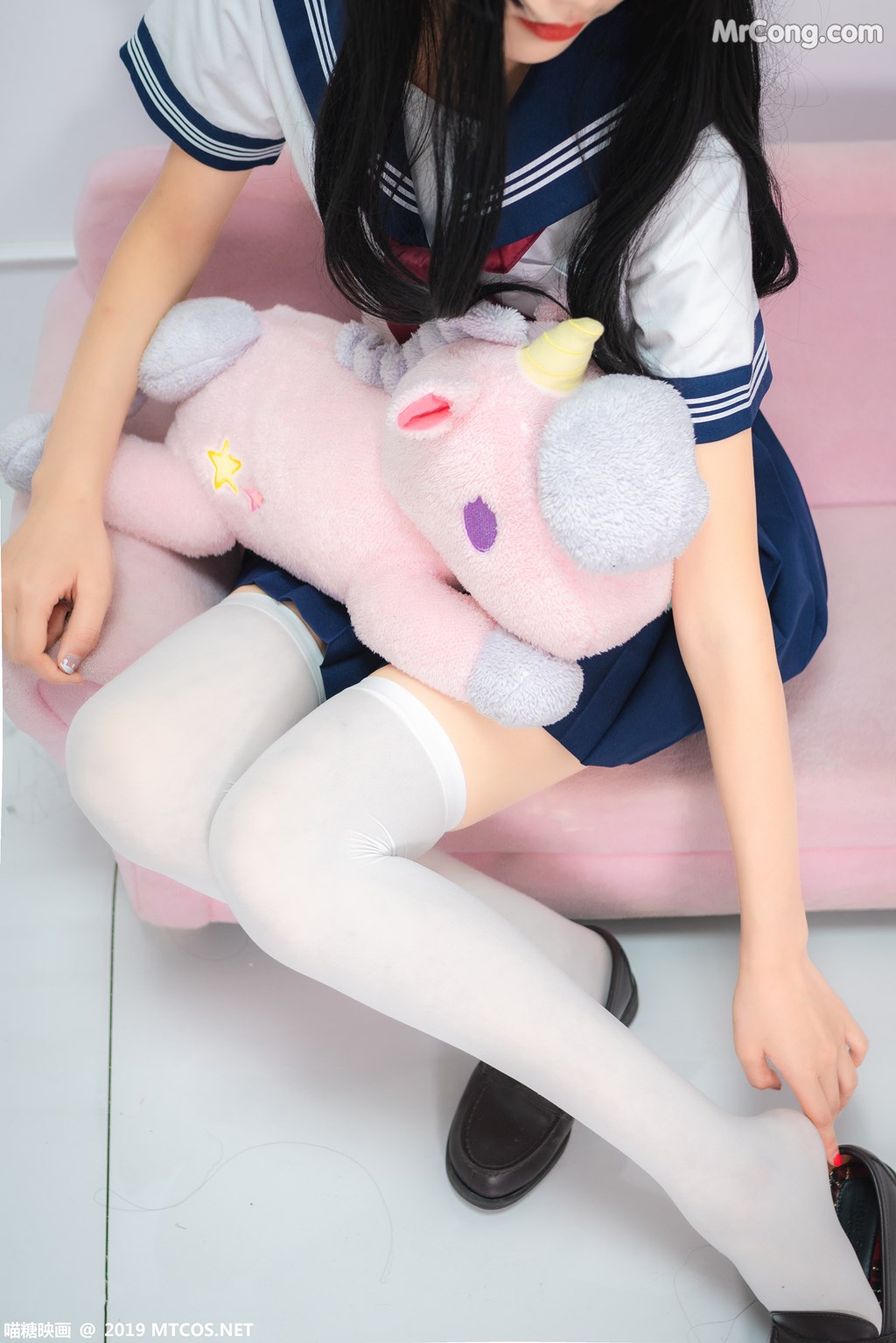[MTCos] 喵糖映画 Vol.012: 蓝白水手服 (44 images)