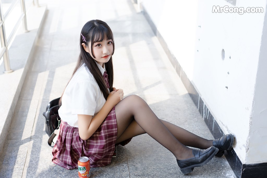 [MTCos] 喵糖映画 Vol.023: 长发JK萌妹 (44 images)