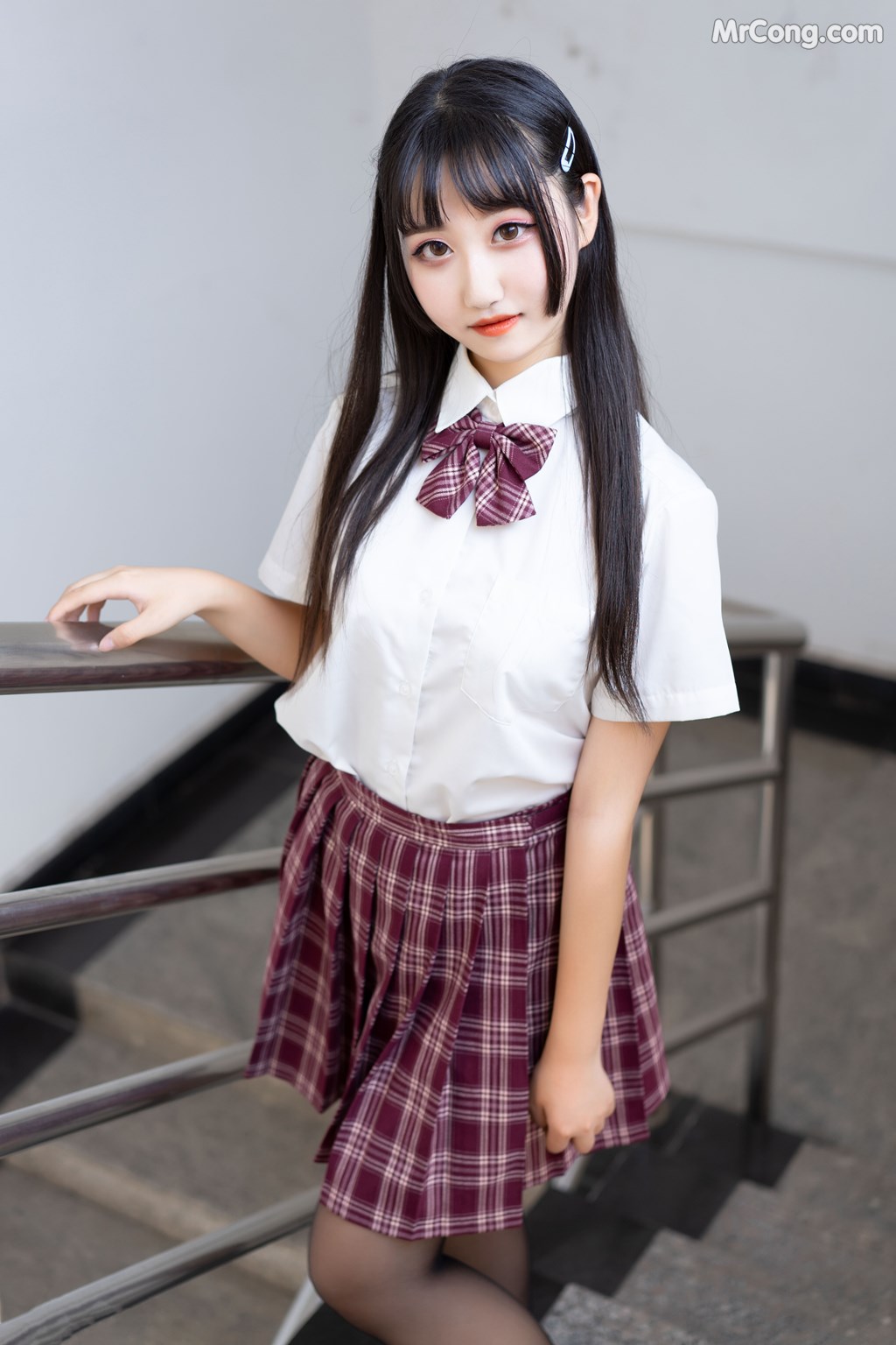 [MTCos] 喵糖映画 Vol.023: 长发JK萌妹 (44 images)