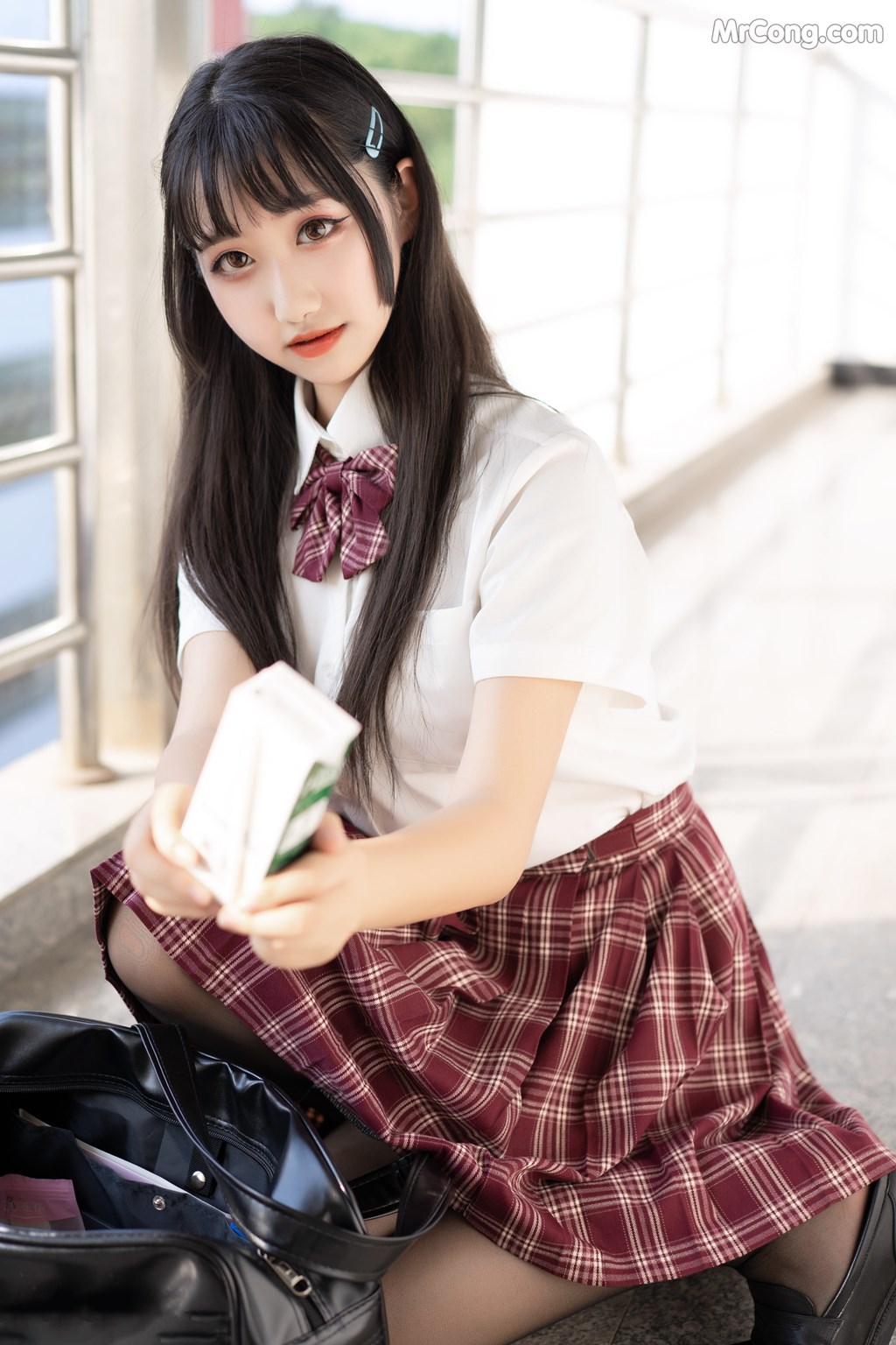 [MTCos] 喵糖映画 Vol.023: 长发JK萌妹 (44 images)