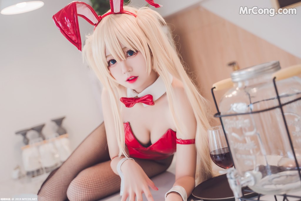 [MTCos] 喵糖映画 Vol.021: 黑网袜红色兔女郎 (40 images)