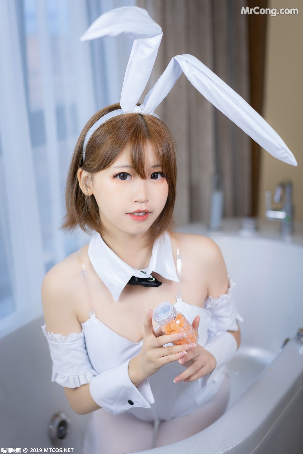 [MTCos] 喵糖映画 Vol.041: 白色兔女郎 (42 images)