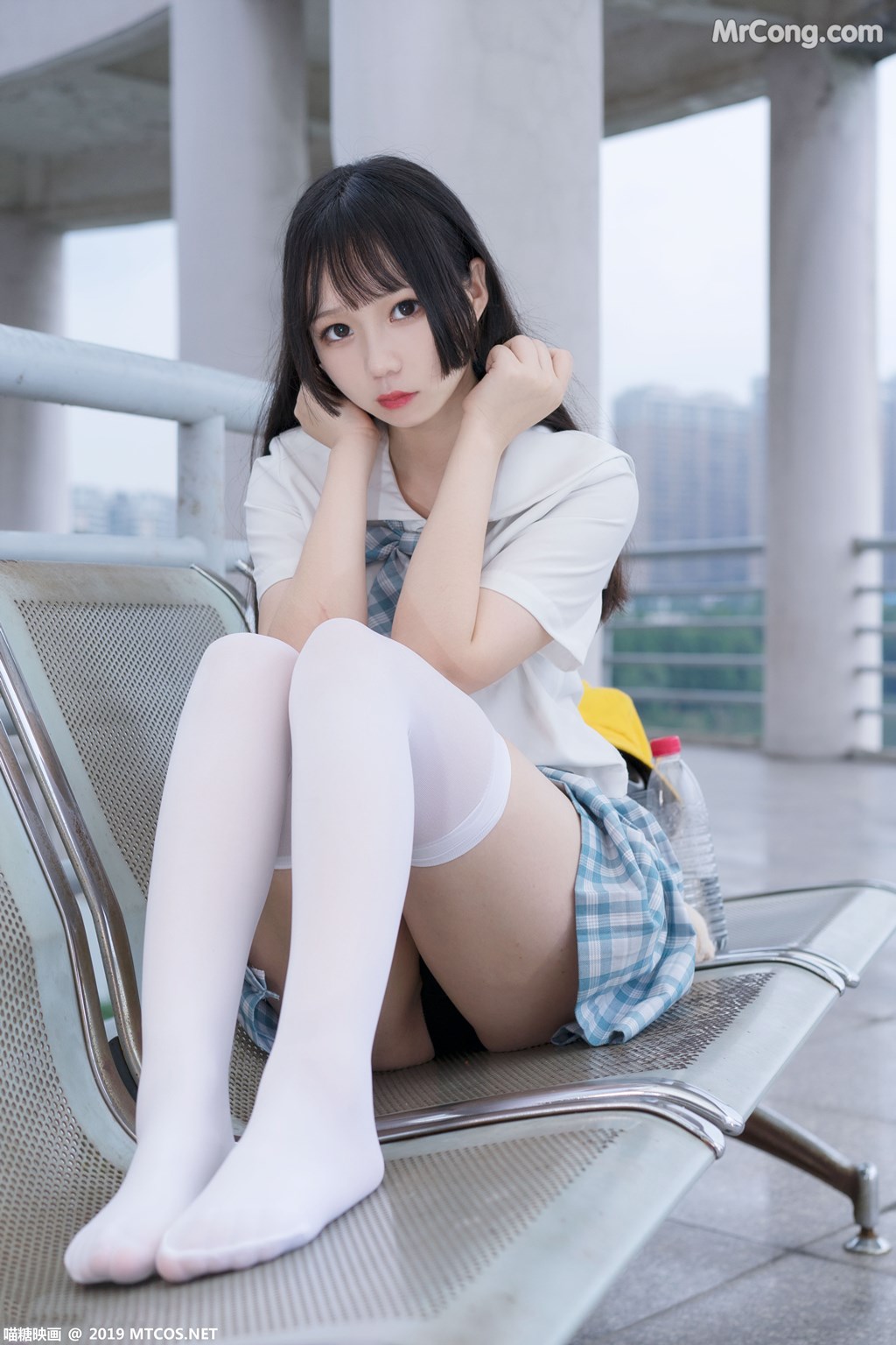 [MTCos] 喵糖映画 Vol.015: 半度度度喵 白丝格子裙 (43 images)