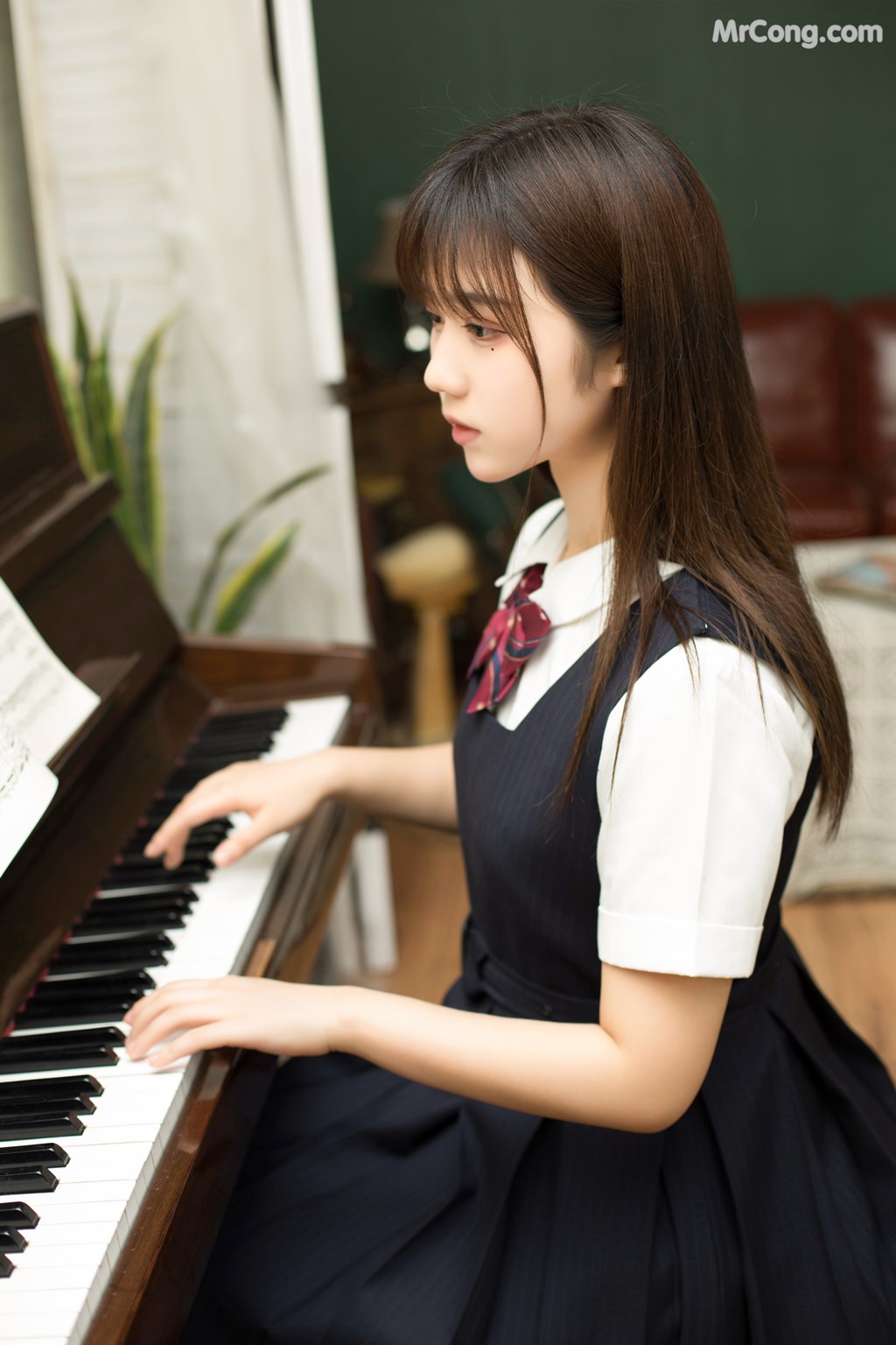 [MTCos] 喵糖映画 Vol.004: 镜酱 文静学妹 (40 images)