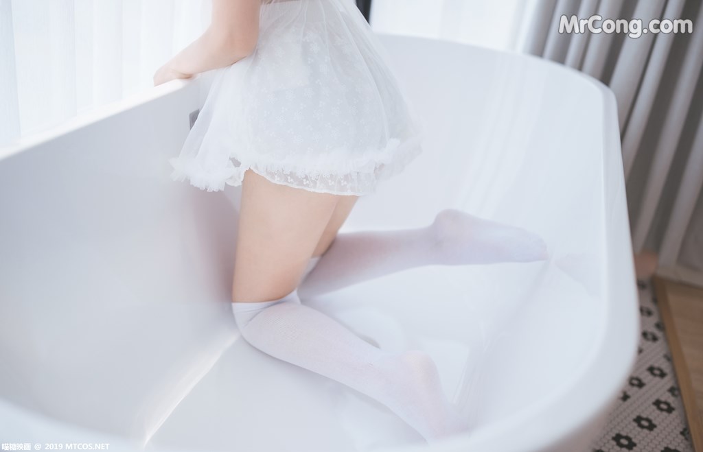 [MTCos] 喵糖映画 Vol.025: 白色の物语 (42 images)