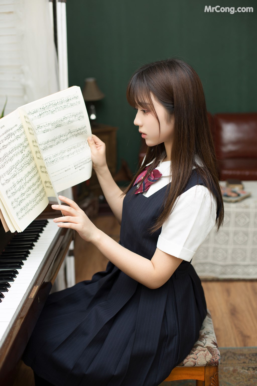 [MTCos] 喵糖映画 Vol.004: 镜酱 文静学妹 (40 images)