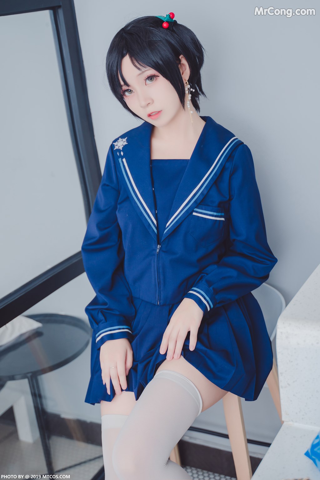 [MTCos] 喵糖映画 Vol.010: 大眼JK妹 (40 images)
