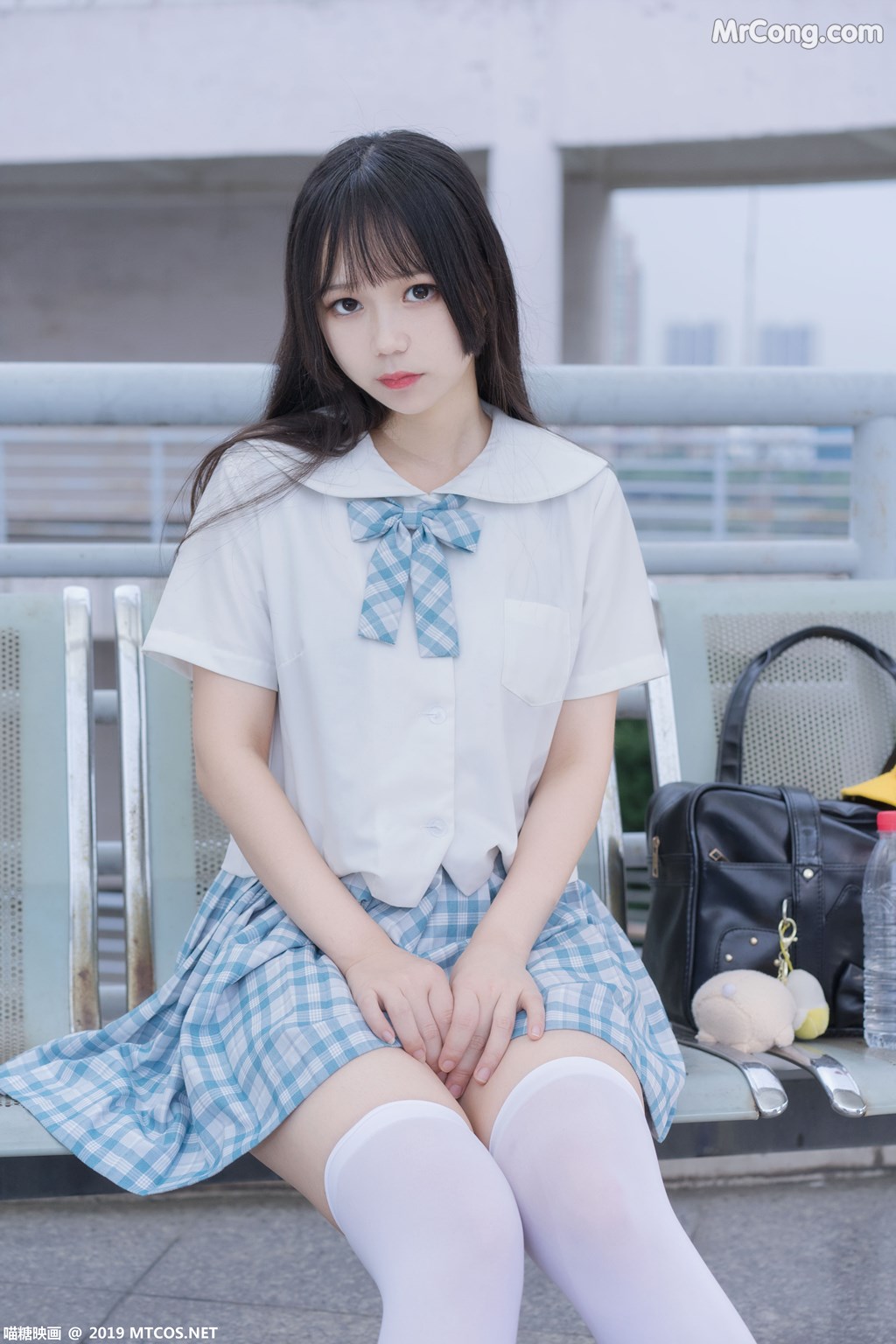 [MTCos] 喵糖映画 Vol.015: 半度度度喵 白丝格子裙 (43 images)