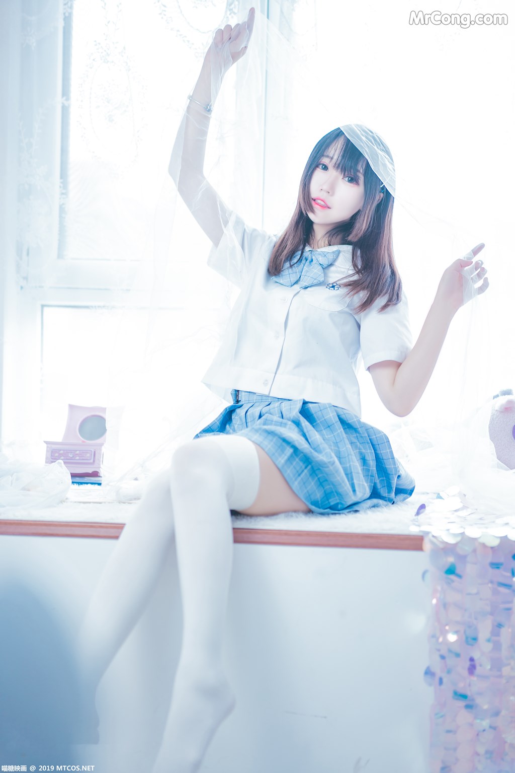 [MTCos] 喵糖映画 Vol.019: 蓝白梦幻少女 (46 images)